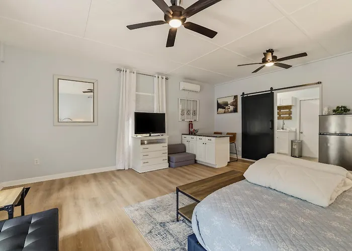 Luxurious Super Spacious Tallahassee